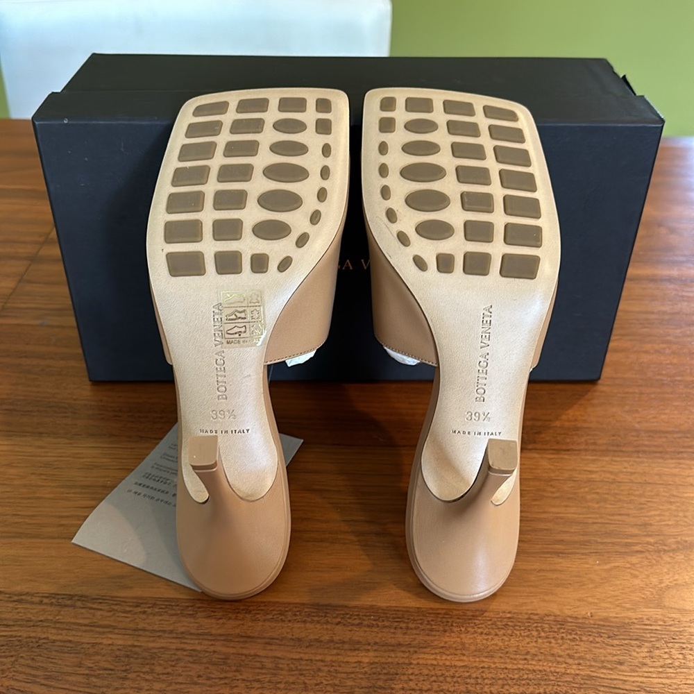 Bottega Veneta Tan Leather Square-Toe Mule Heels - Picture 5 of 6